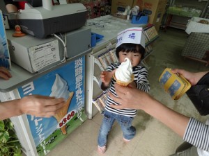 淡路島牧場の牛乳ソフトクリーム01