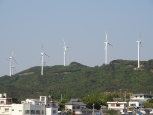 淡路島風力発電の風車を見る04