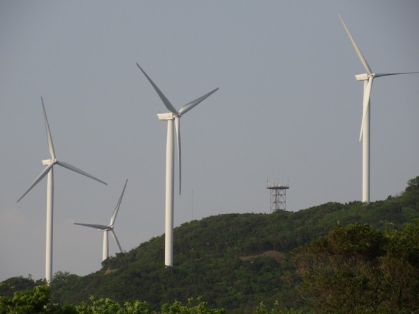 淡路島風力発電の風車を見る09